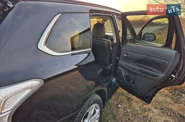 Внедорожник / Кроссовер Mitsubishi Outlander 2012 в 