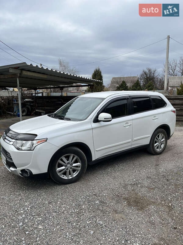 Внедорожник / Кроссовер Mitsubishi Outlander 2014 в Днепре