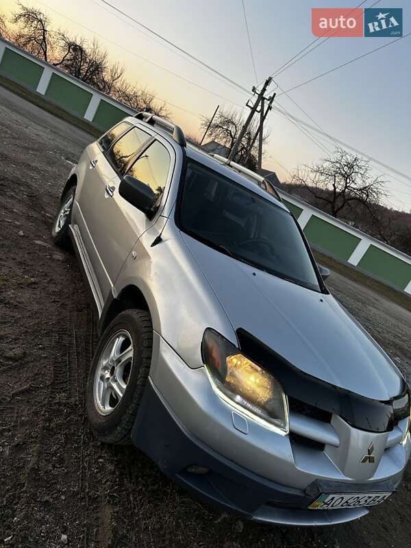 Позашляховик / Кросовер Mitsubishi Outlander 2004 в Мукачевому