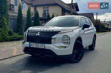 Позашляховик / Кросовер Mitsubishi Outlander 2022 в Києві