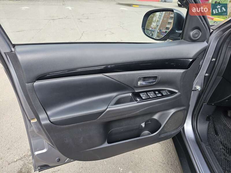 Внедорожник / Кроссовер Mitsubishi Outlander 2018 в Харькове