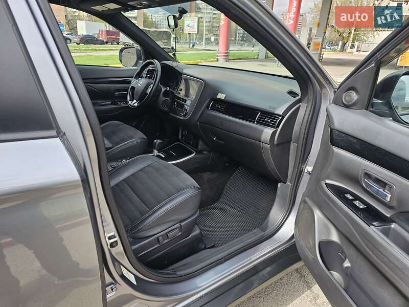 Внедорожник / Кроссовер Mitsubishi Outlander 2018 в Харькове