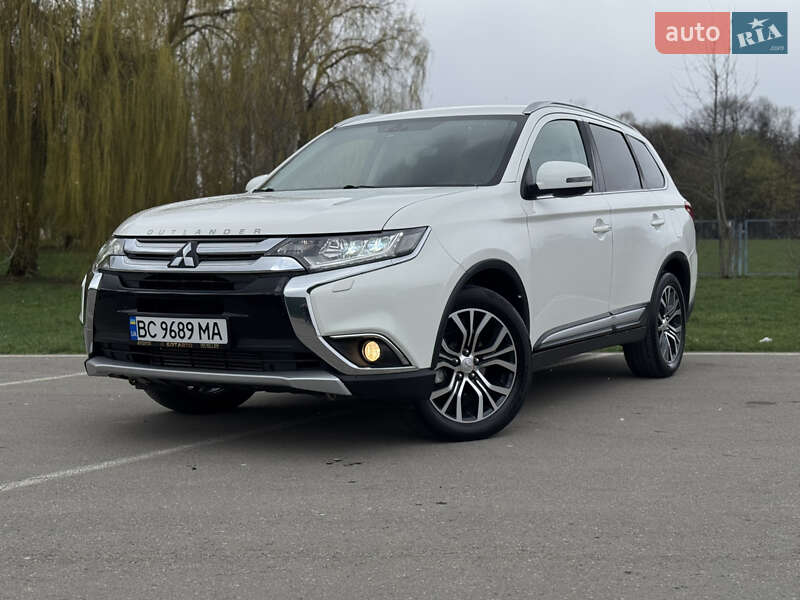 Позашляховик / Кросовер Mitsubishi Outlander 2016 в 