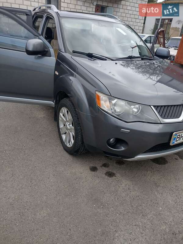 Позашляховик / Кросовер Mitsubishi Outlander 2008 в Рені фото 18 Позашляховик / Кросовер Mitsubishi Outlander 2008 в Рені