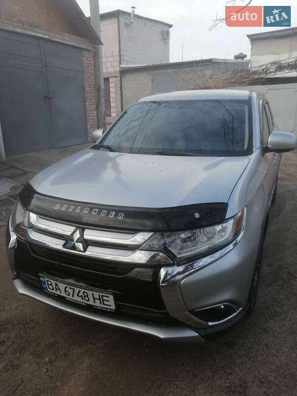 Позашляховик / Кросовер Mitsubishi Outlander 2015 в Кропивницькому