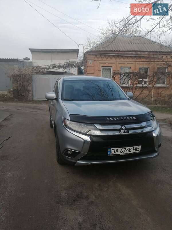 Позашляховик / Кросовер Mitsubishi Outlander 2015 в Кропивницькому