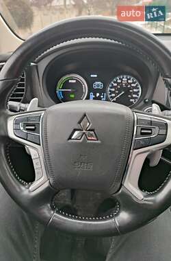 Позашляховик / Кросовер Mitsubishi Outlander 2019 в 