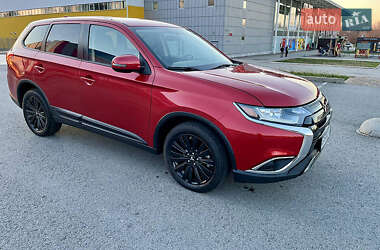 Внедорожник / Кроссовер Mitsubishi Outlander 2019 в 