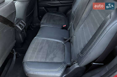 Внедорожник / Кроссовер Mitsubishi Outlander 2019 в 