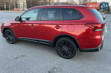 Внедорожник / Кроссовер Mitsubishi Outlander 2019 в 