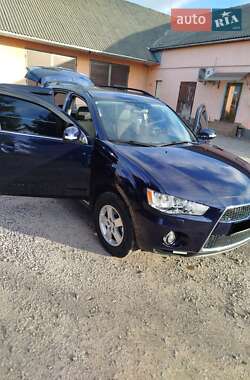 Внедорожник / Кроссовер Mitsubishi Outlander 2011 в 