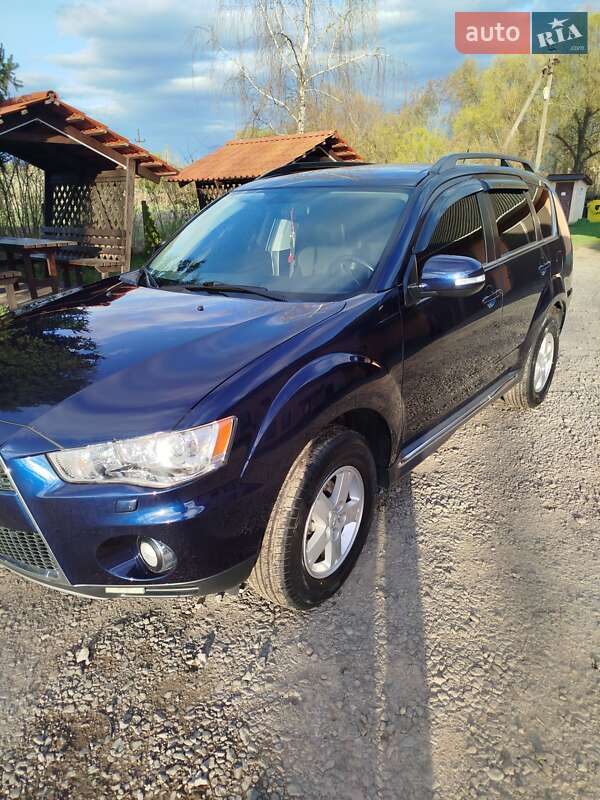 Внедорожник / Кроссовер Mitsubishi Outlander 2011 в Иршаве