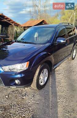 Внедорожник / Кроссовер Mitsubishi Outlander 2011 в 