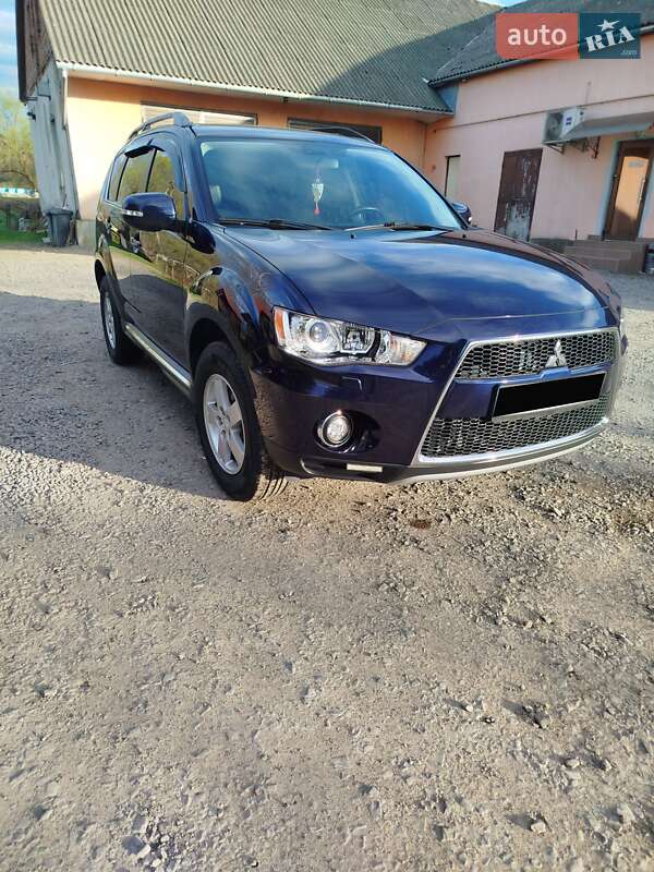 Внедорожник / Кроссовер Mitsubishi Outlander 2011 в Иршаве