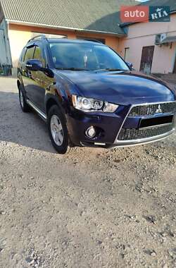 Внедорожник / Кроссовер Mitsubishi Outlander 2011 в 