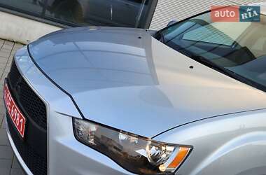 Позашляховик / Кросовер Mitsubishi Outlander 2011 в 