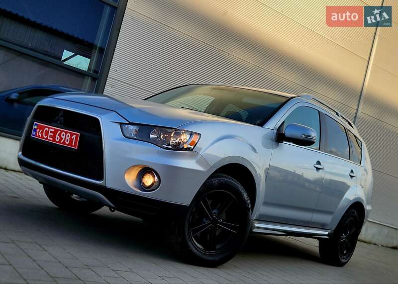 Позашляховик / Кросовер Mitsubishi Outlander 2011 в 