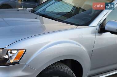 Позашляховик / Кросовер Mitsubishi Outlander 2011 в 