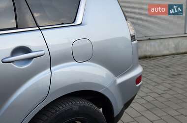 Позашляховик / Кросовер Mitsubishi Outlander 2011 в 