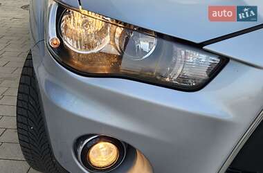 Позашляховик / Кросовер Mitsubishi Outlander 2011 в 