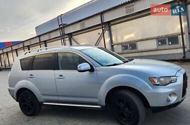 Позашляховик / Кросовер Mitsubishi Outlander 2011 в 