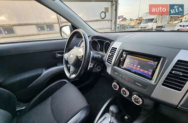 Позашляховик / Кросовер Mitsubishi Outlander 2011 в 