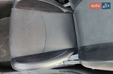 Позашляховик / Кросовер Mitsubishi Outlander 2011 в 
