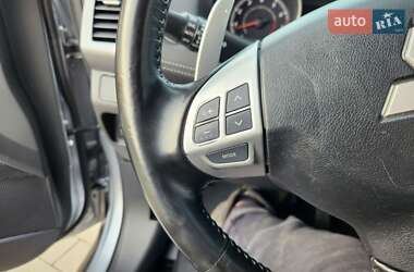 Позашляховик / Кросовер Mitsubishi Outlander 2011 в 