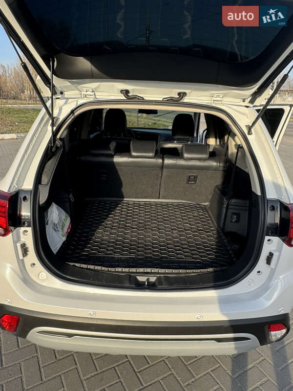 Позашляховик / Кросовер Mitsubishi Outlander 2020 в Запоріжжі