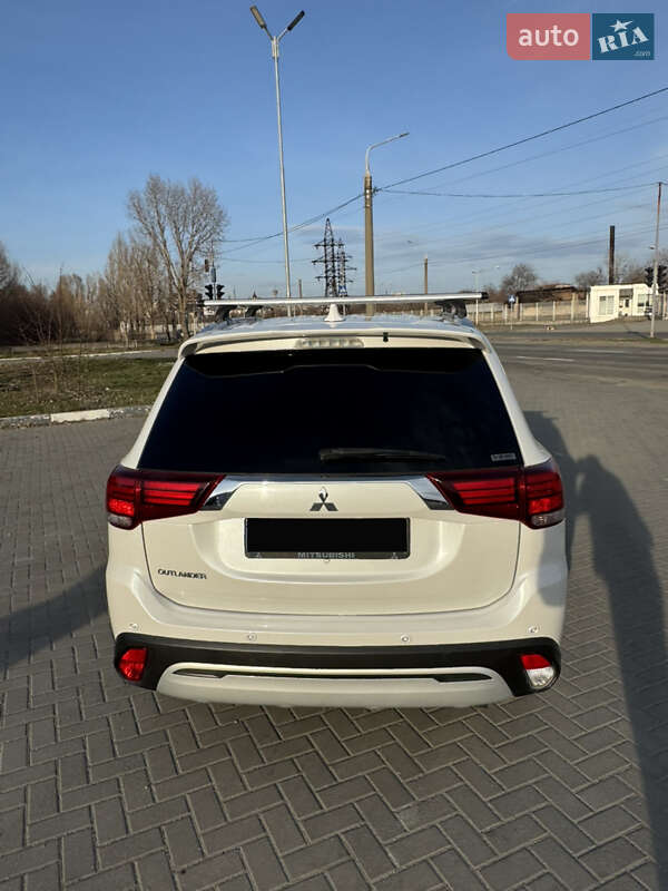 Позашляховик / Кросовер Mitsubishi Outlander 2020 в Запоріжжі