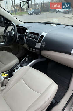 Позашляховик / Кросовер Mitsubishi Outlander 2008 в 