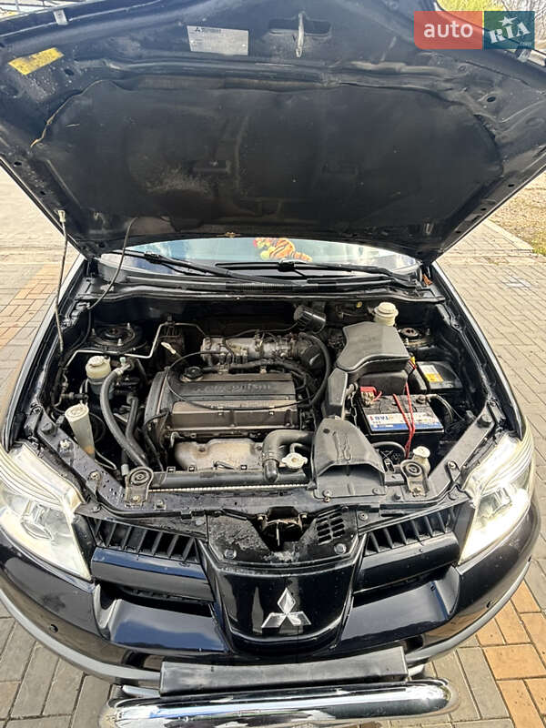 Внедорожник / Кроссовер Mitsubishi Outlander 2005 в Херсоне