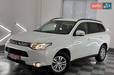 Позашляховик / Кросовер Mitsubishi Outlander 2014 в 