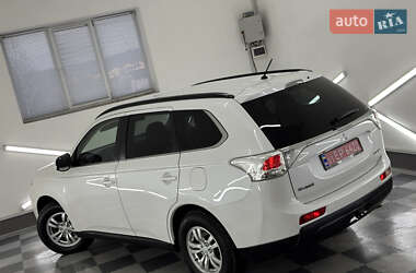 Позашляховик / Кросовер Mitsubishi Outlander 2014 в 