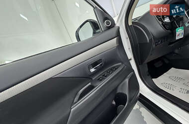 Позашляховик / Кросовер Mitsubishi Outlander 2014 в 