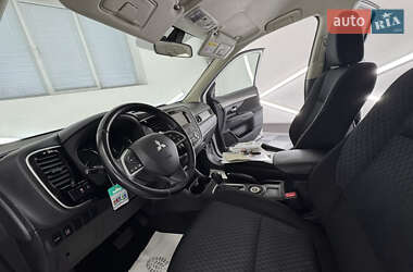 Позашляховик / Кросовер Mitsubishi Outlander 2014 в 