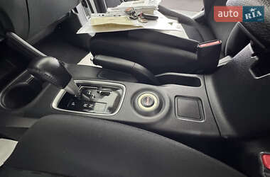 Позашляховик / Кросовер Mitsubishi Outlander 2014 в 