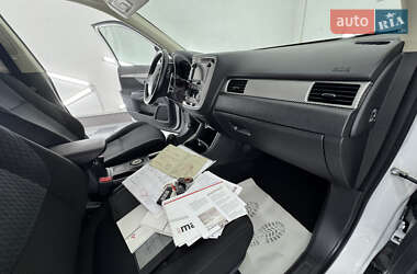 Позашляховик / Кросовер Mitsubishi Outlander 2014 в 