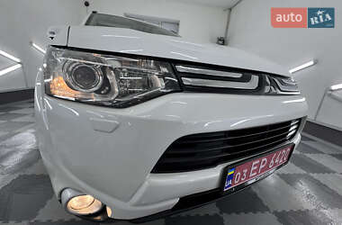 Позашляховик / Кросовер Mitsubishi Outlander 2014 в 