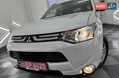 Позашляховик / Кросовер Mitsubishi Outlander 2014 в 