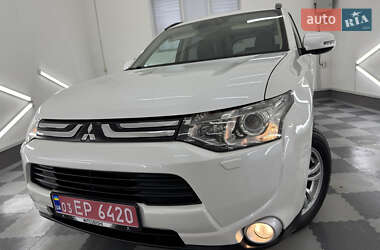 Позашляховик / Кросовер Mitsubishi Outlander 2014 в 
