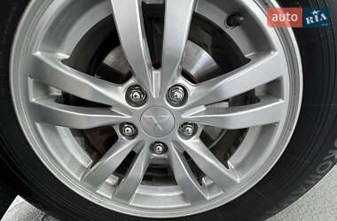 Позашляховик / Кросовер Mitsubishi Outlander 2014 в 