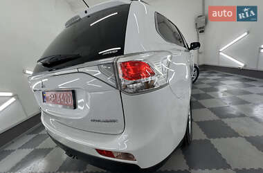 Позашляховик / Кросовер Mitsubishi Outlander 2014 в 