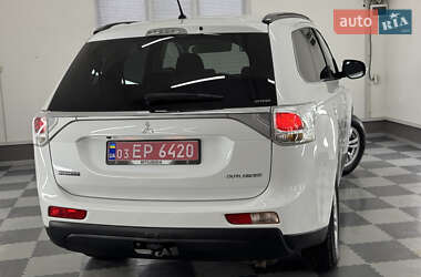 Позашляховик / Кросовер Mitsubishi Outlander 2014 в 