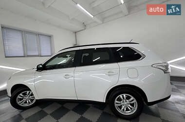 Позашляховик / Кросовер Mitsubishi Outlander 2014 в 