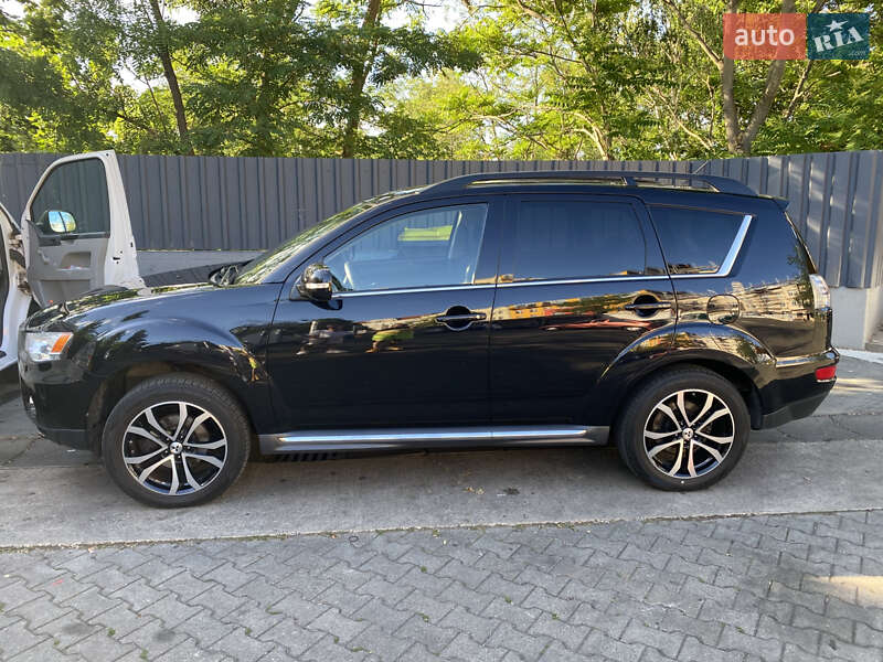 Внедорожник / Кроссовер Mitsubishi Outlander 2011 в Черновцах