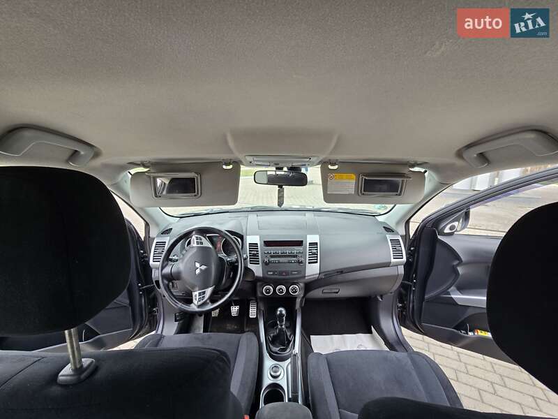 Позашляховик / Кросовер Mitsubishi Outlander 2009 в 