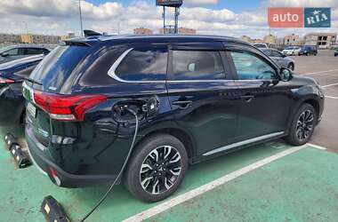 Внедорожник / Кроссовер Mitsubishi Outlander 2018 в 
