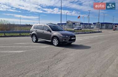 Позашляховик / Кросовер Mitsubishi Outlander 2011 в 