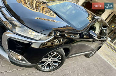 Внедорожник / Кроссовер Mitsubishi Outlander 2016 в Киеве